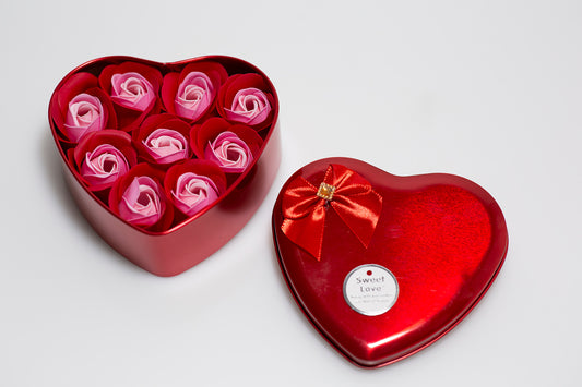 Giftbox Moederdag/Valentijn special Hart flowerbox met 9 rozen