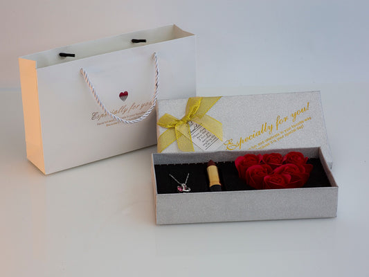 Giftbox Wit met Dubbel Hart Ketting - Bordeaux Lippenstift - ZeepRozen