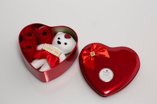 Giftbox Moederdag/Valentijn special Hart flowerbox met I Love You beertje